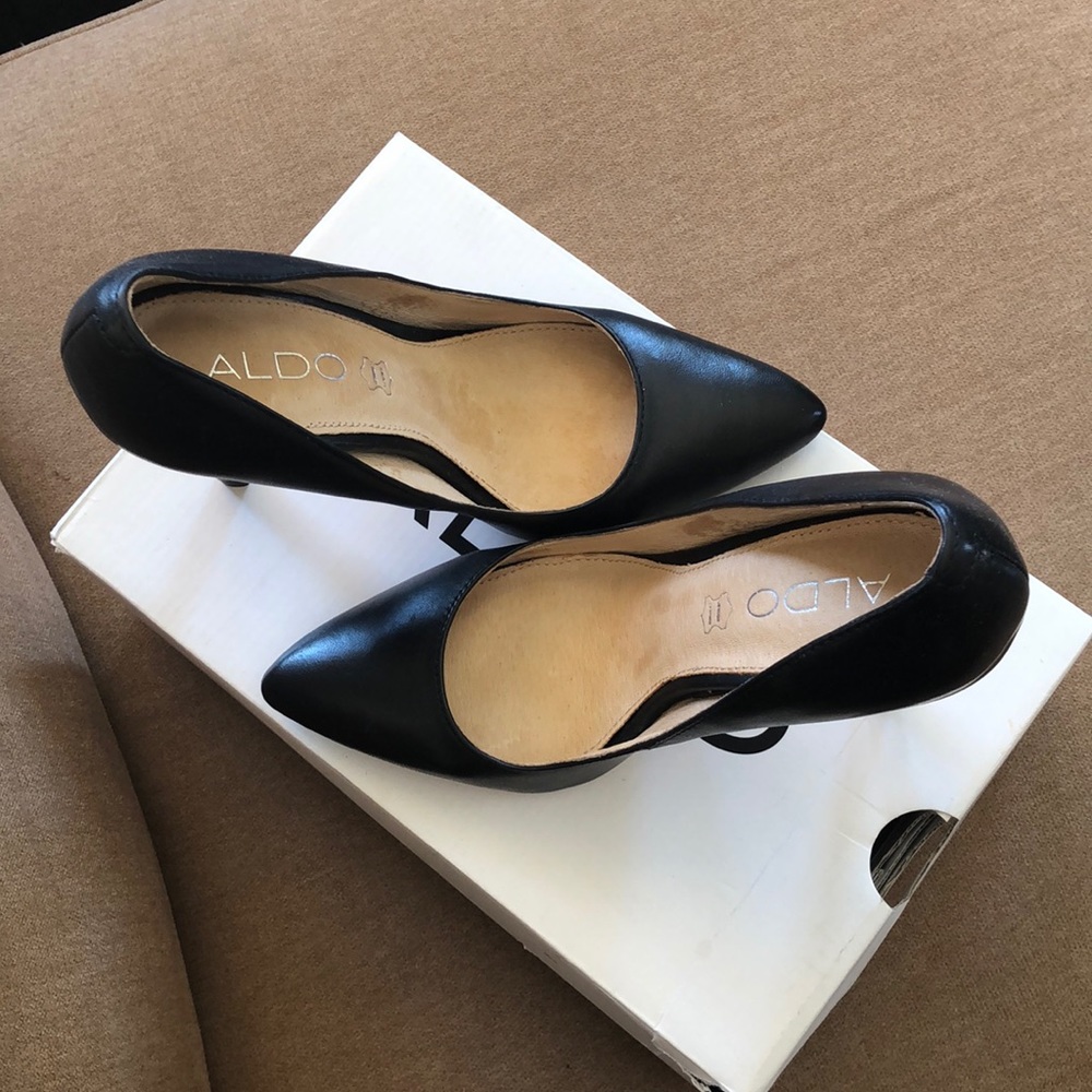 Leather stiletto pump